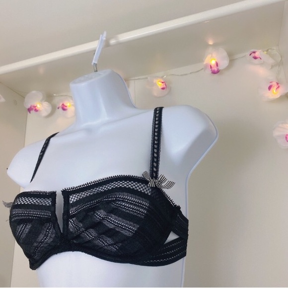 Victoria Secret Bra 32C - Picture 2 of 5